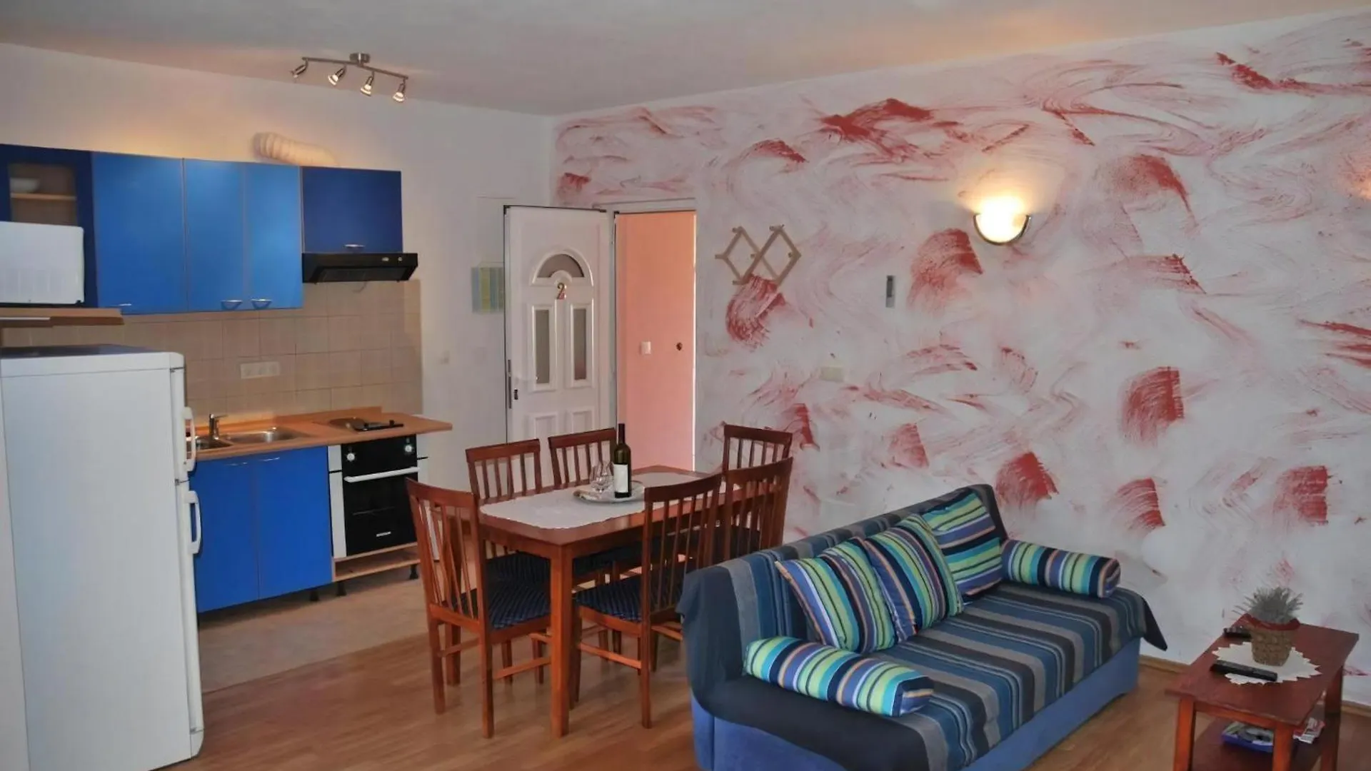 شقة Ferienwohnung Fuer Fuenf Personen Mit Balkon Sukošan