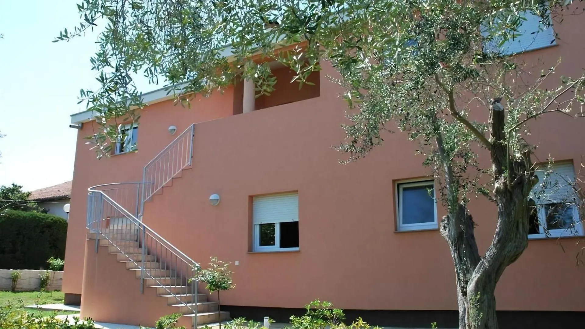 Ferienwohnung Fuer Fuenf Personen Mit Balkon Sukošan شقة