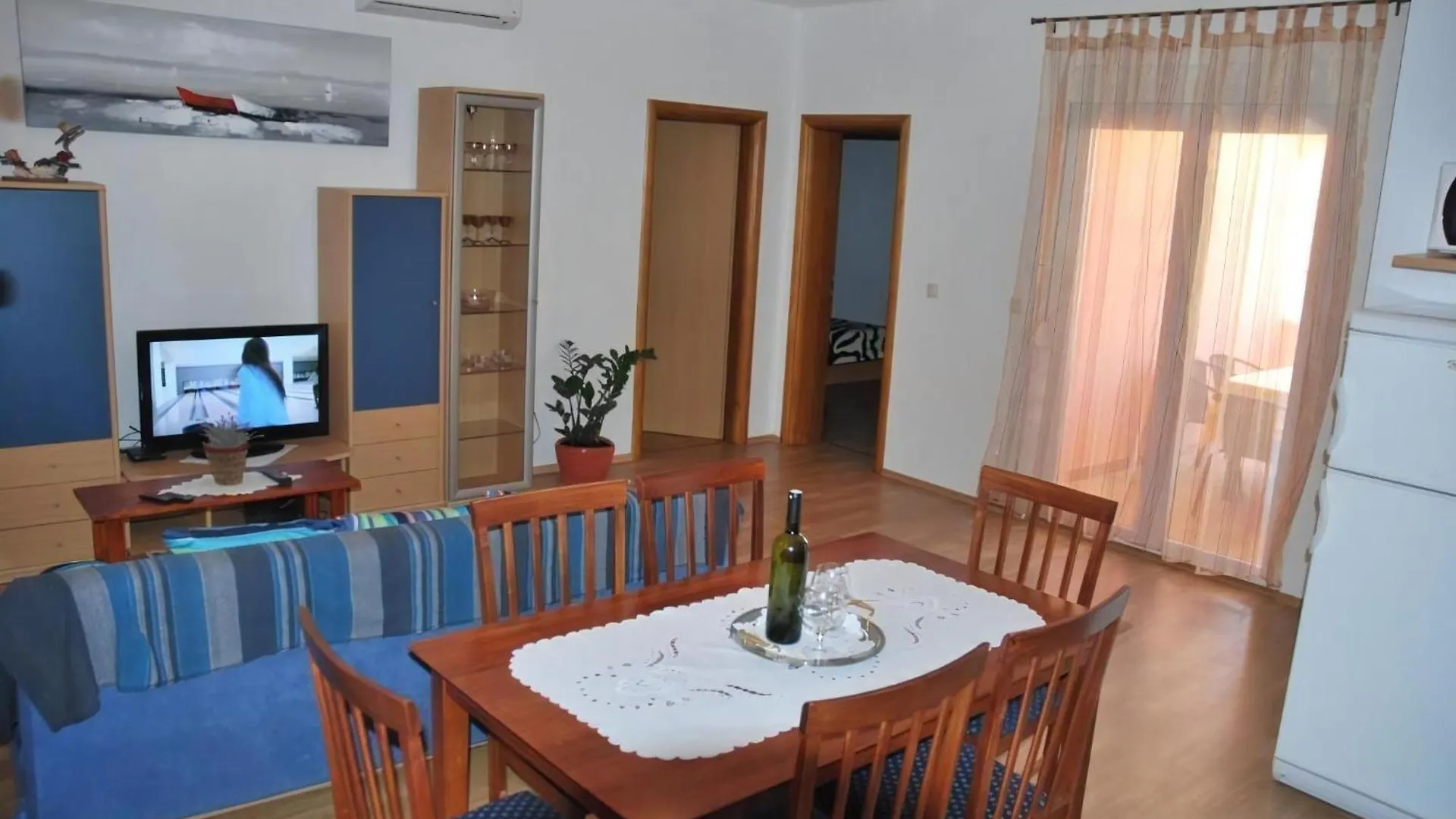 Apartment Ferienwohnung Fuer Fuenf Personen Mit Balkon Sukosan